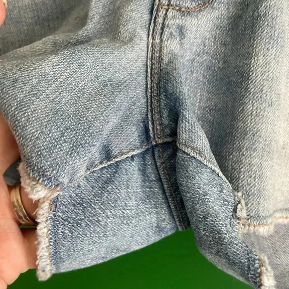 CLEARANCE! Women's Levi's "Shorty Short"‎ Denim Cutoff Shorts Embroidered - Picture 4 of 8